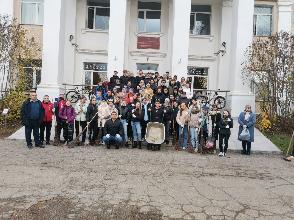 Представили академии активно принимают участие в осеннем месячнике по благоустройству города